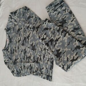 32 Heat Gray Camo Matching Set Long Sleeve Shirt & Pants Sleepwear Boys Sz L